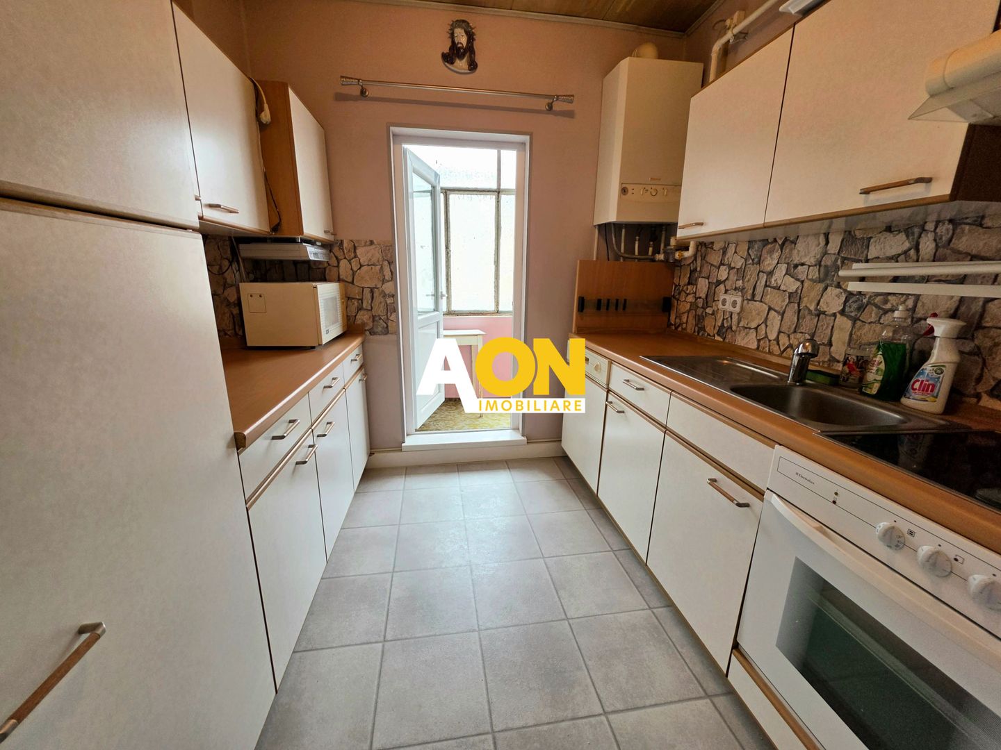 Apartament 2 Camere Decomandat Zona Cetate - Poză 1
