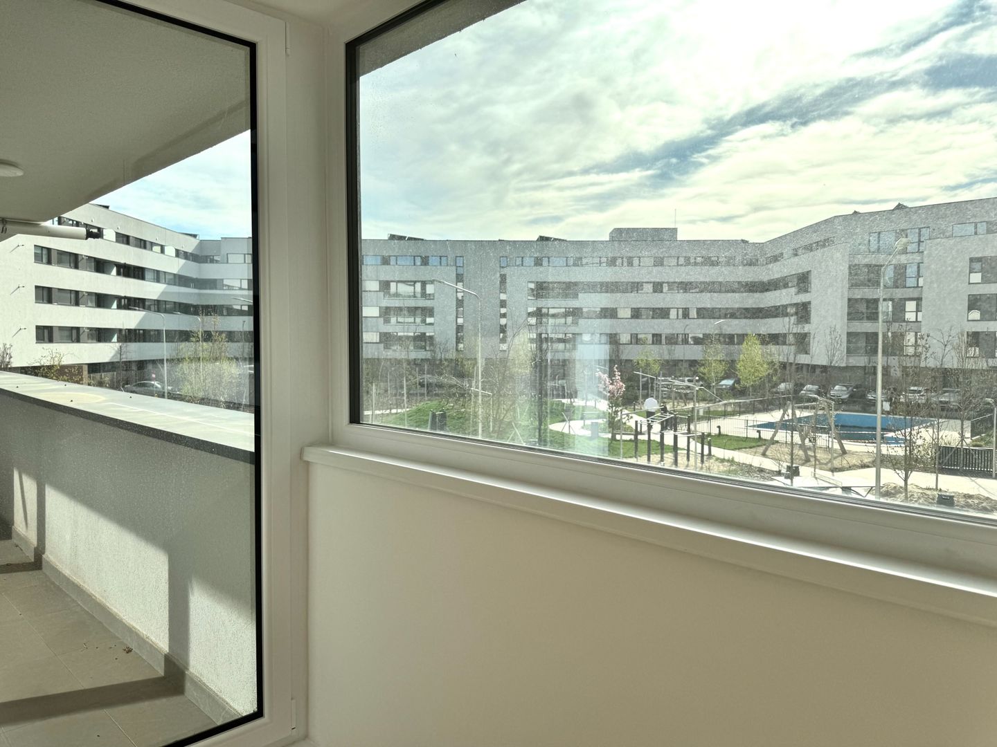 3 camere. Dormitor matrimonial cu baie en-suite. 83 mp Utili. - Poză 15