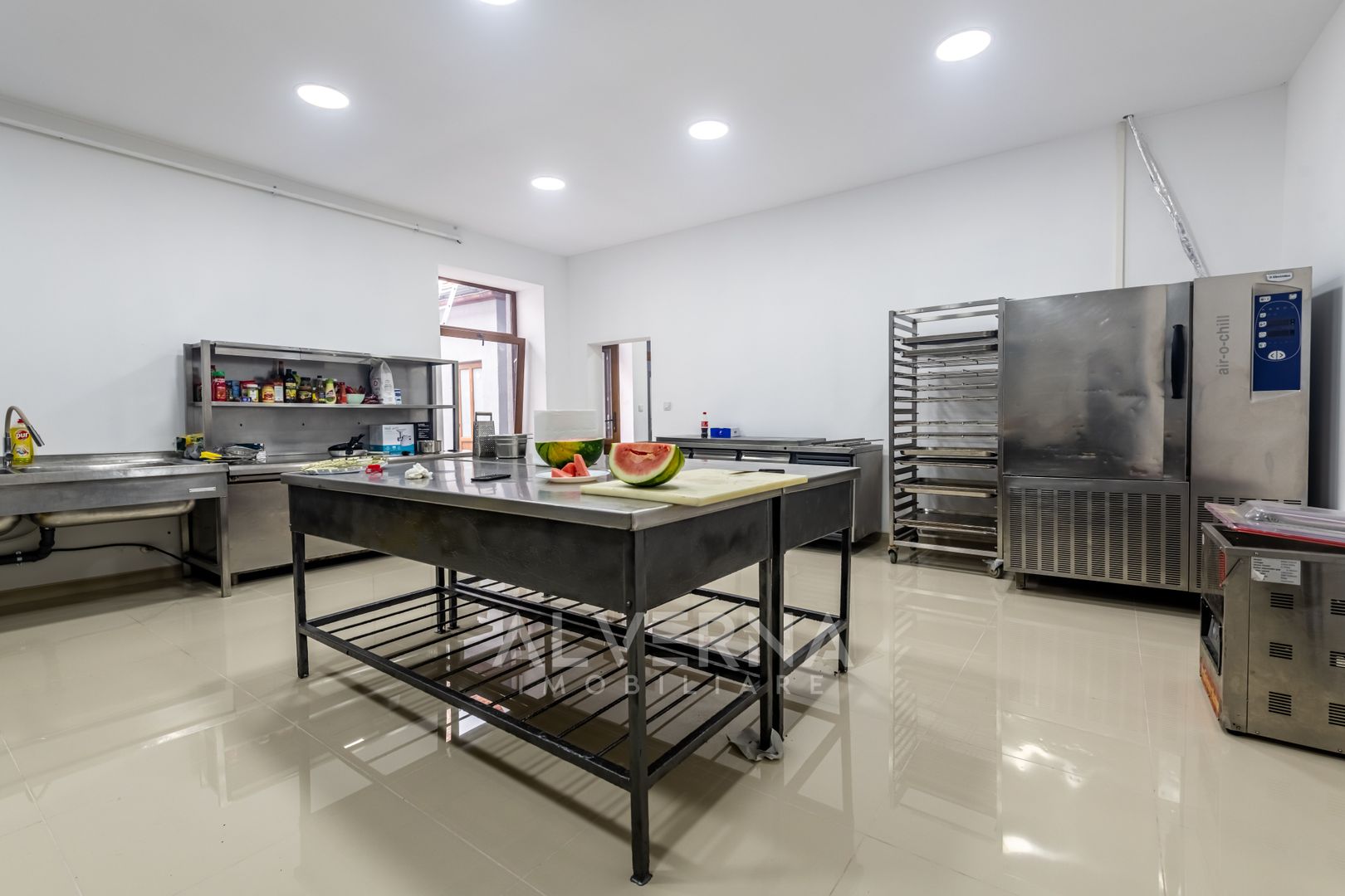 Spatiu recent renovat | 87mp | curent trifazic | zona ultra centrala - Poză 4