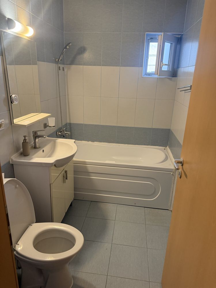 Apartament giroc central loc de parcare - Poză 5