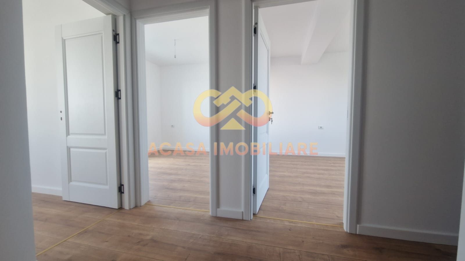 NOU APARTAMENT 4 CAMERE  101 MP CU GRADINA - Poză 24