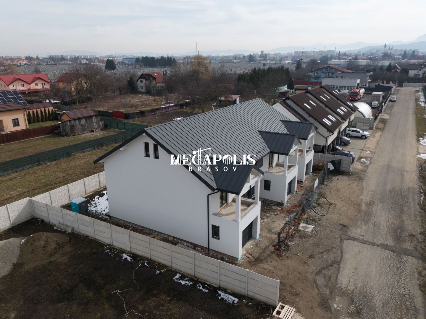 Casa cu Garaj / Predare Mai 2026 / Predare la Cheie - Poză 2