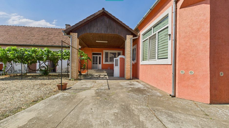 Casă cu 6 camere în Sânicolau Mare Timiș - Poză 2