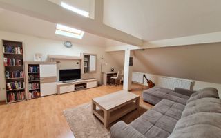 Casă cu teren generos pretabila pentru afacere - Poză 8