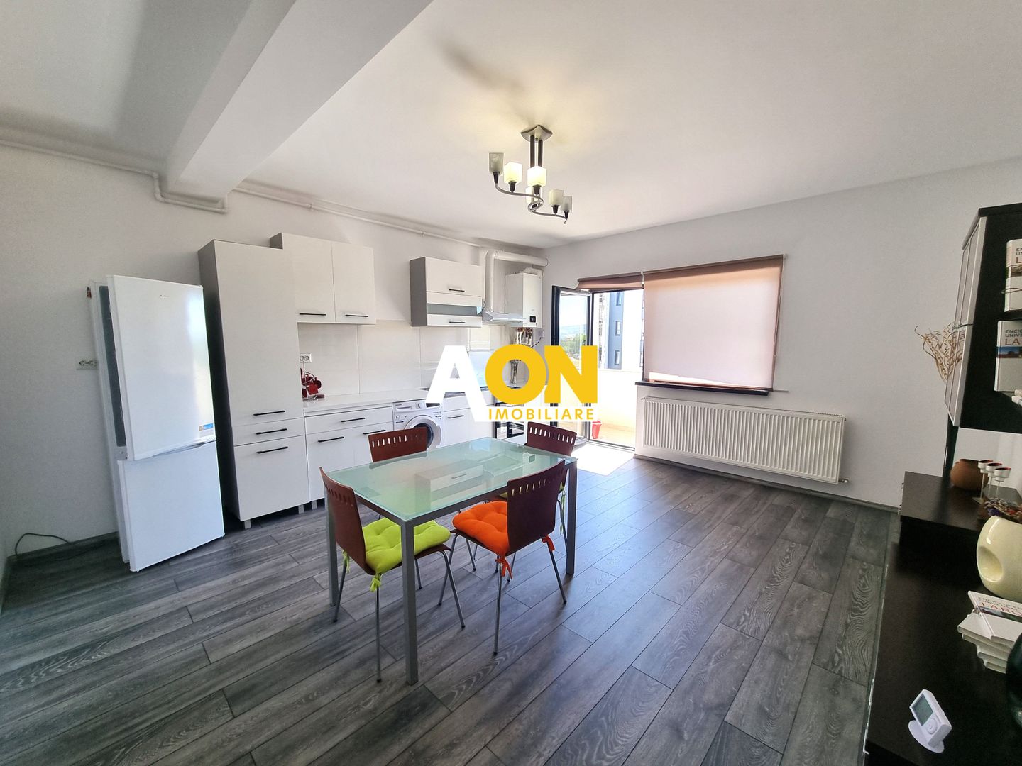 Apartament cu 3 Camere, Etaj Intermediar, Bloc Nou, Centru - Poză 3