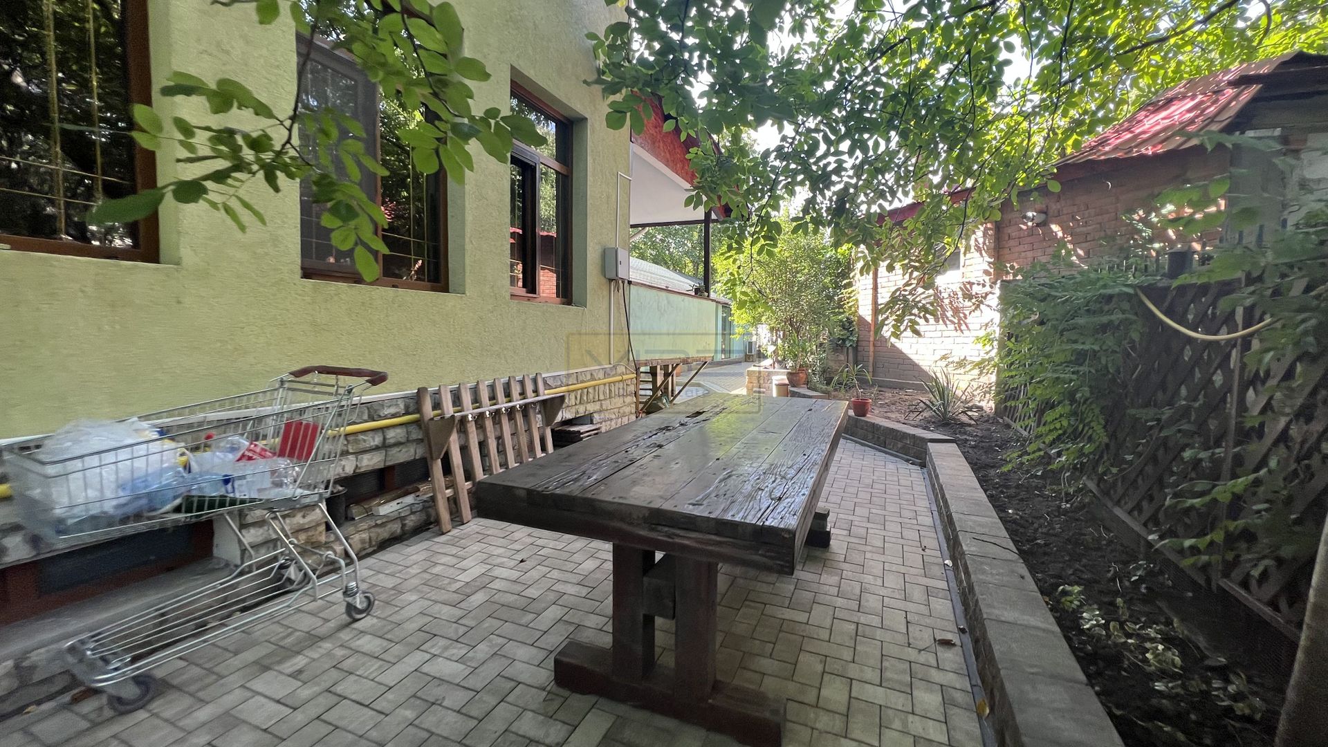 SE VINDE AFACERE LA CHEIE! Pensiunea Vila Verde, zona Garii - Poză 5