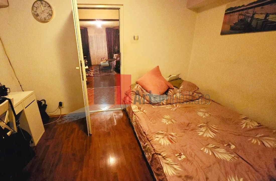 Apartament de vanzare 4 camere transformat in 3 camere Dristor -Ramnicu Sarat - Poză 5