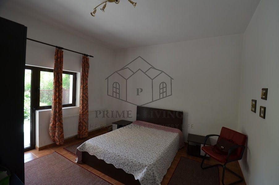 Vilă splendidă cu grădină extinsă și facilități moderne - Poză 4