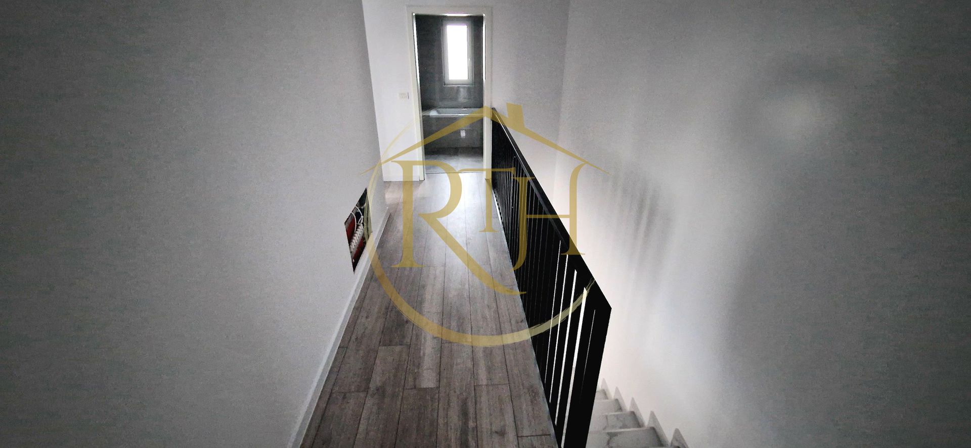 Duplex de vanzare cu 4 camere,2 bai,250 mp teren-Mosnita Veche zona Centrala. - Poză 8