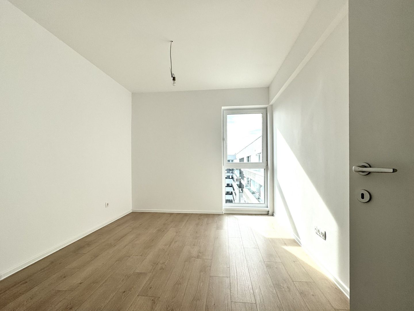 Apartament 3 camere Zona Mall Colosseum-Lacul Străulești - Poză 4