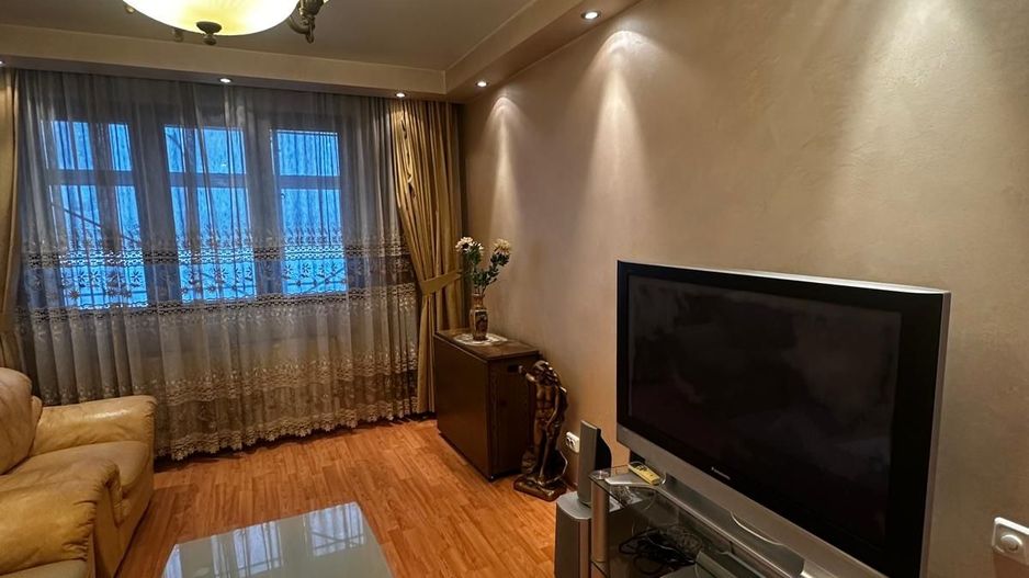 Apartament 3 camere, parcare inclusă, pet friendly, metroul la scara blocului - Poză 1