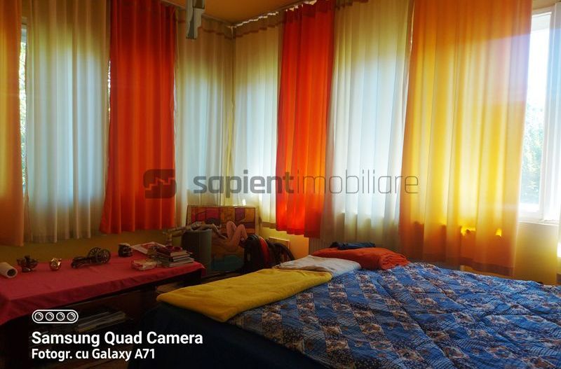 Casa cu 6 camere str.E Teodoroiu - Poză 7