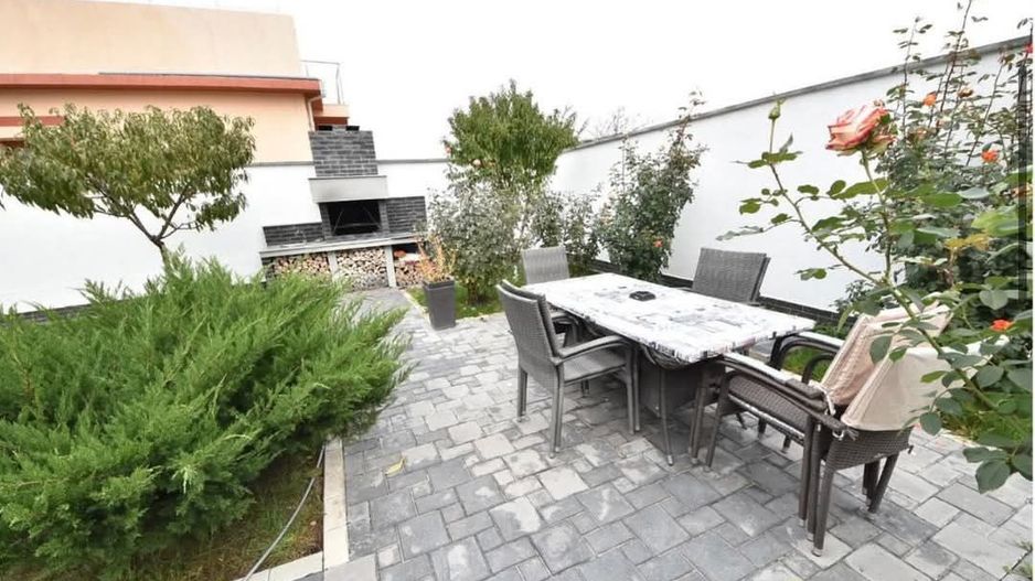 Vila „la cheie” de închiriat în Mazepa, aproape de Faleza Dunării - Poză 2