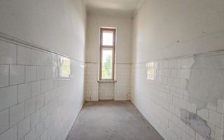 VÂNZARE/SCHIMB CU TEREN  - Clădire interbelică, centru oraș Siret - Poză 25