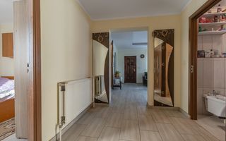 Casă / Vilă cu 6 camere de vânzare în zona Sagului - Poză 2