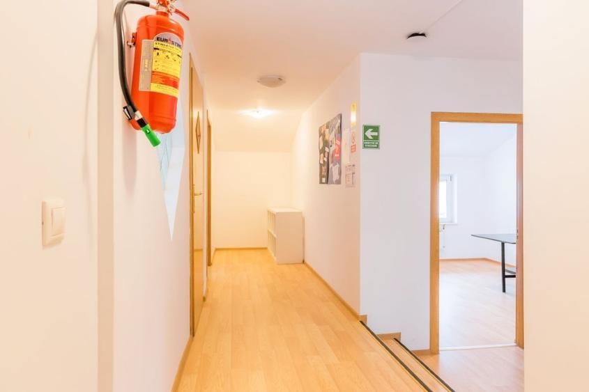 Vilă 15 camere | Piața Victoriei | Ideală clinică, after-school, birouri | Garaj - Poză 4