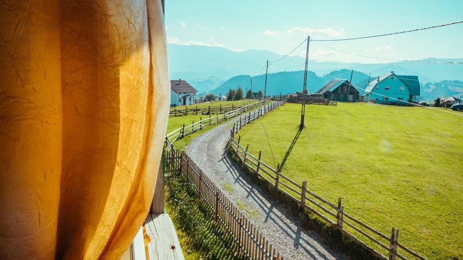 Exclusivitate - casa rustica, priveliste deosebita, 45 km de Brasov - Poză 2