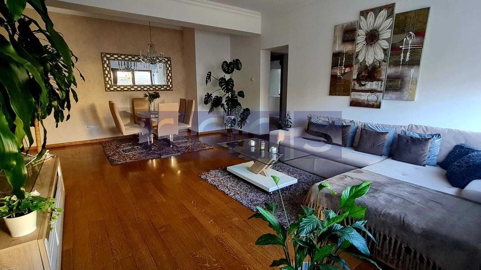 DE VANZARE APARTAMENT 4 CAMERE + CURTE | ZONA CENTRALĂ - Poză 1