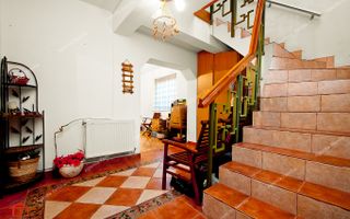 Vila cocheta, situata in centrul istoric al orasului - Poză 8