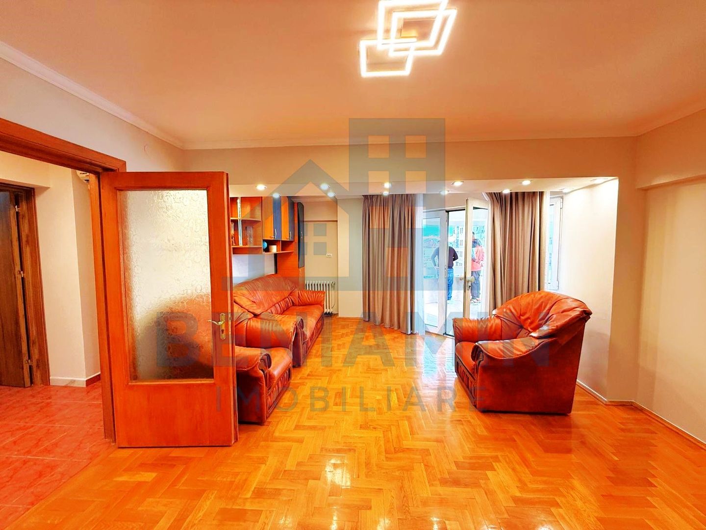 4 Camere-Ultracentral-Langa Mercur-Mobilat-Utilat-Disponibil Imediat - Poză 2