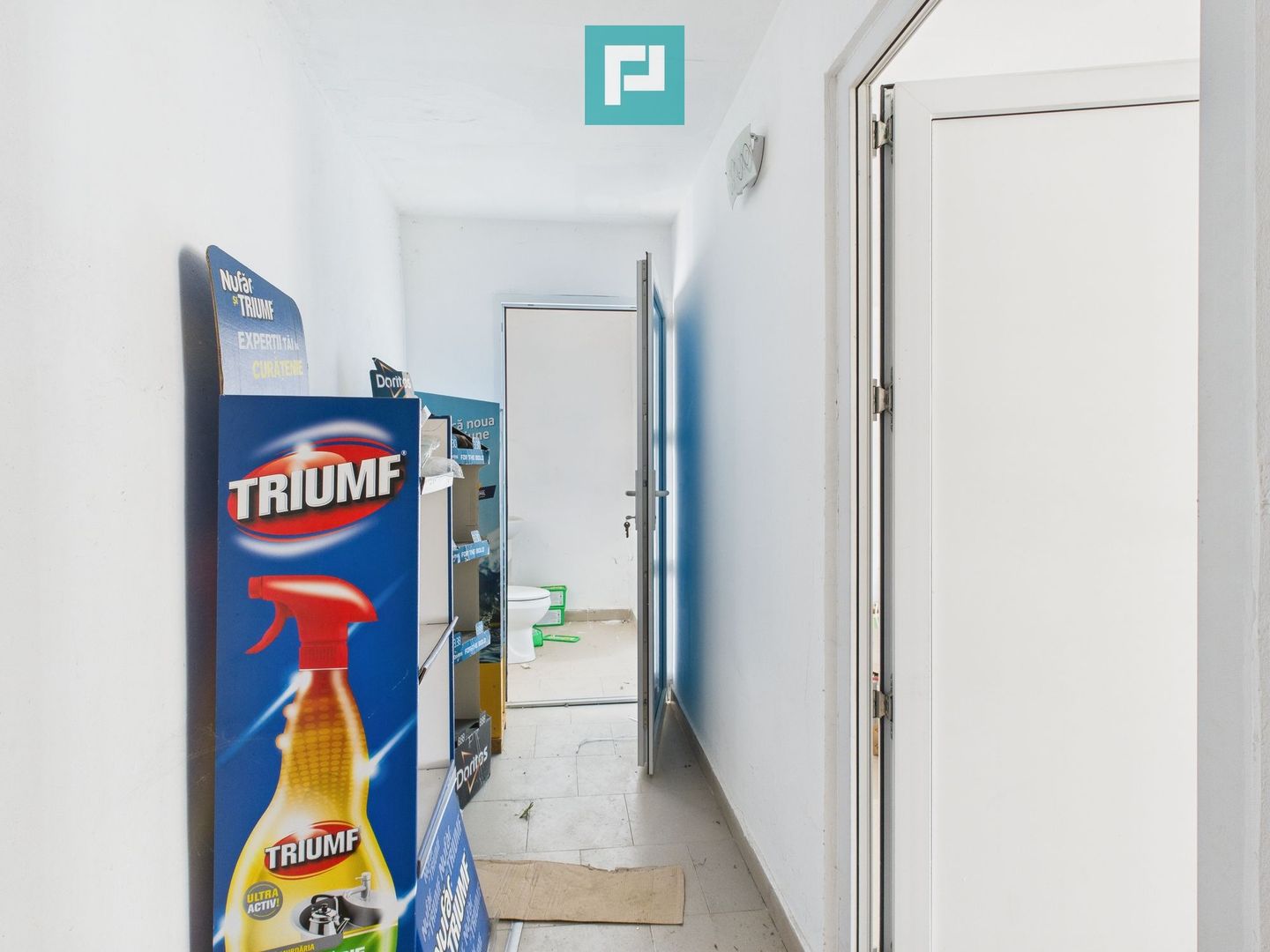 Casă/spațiu comercial pe DN79 în Zimandu Nou - Poză 24