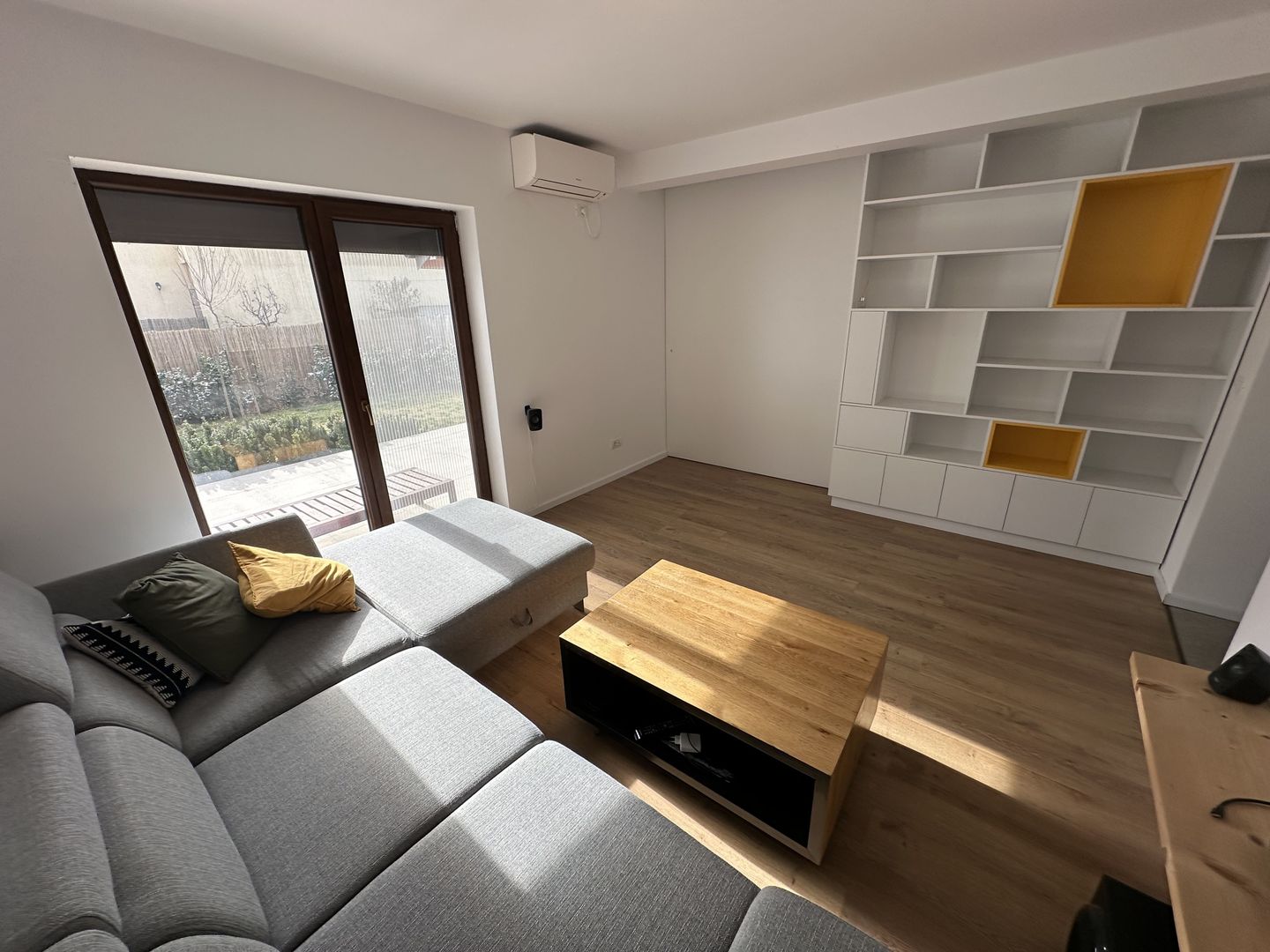 Casa deosebita intr-un cartier privat cu bariera - Poză 1