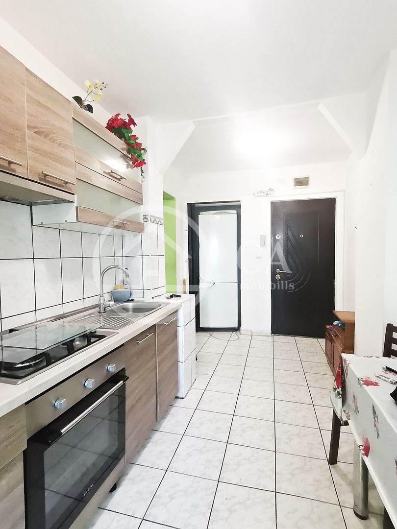 Apartament de vânzare cu 2 camere în zona Rogerius, Oradea - Poză 2