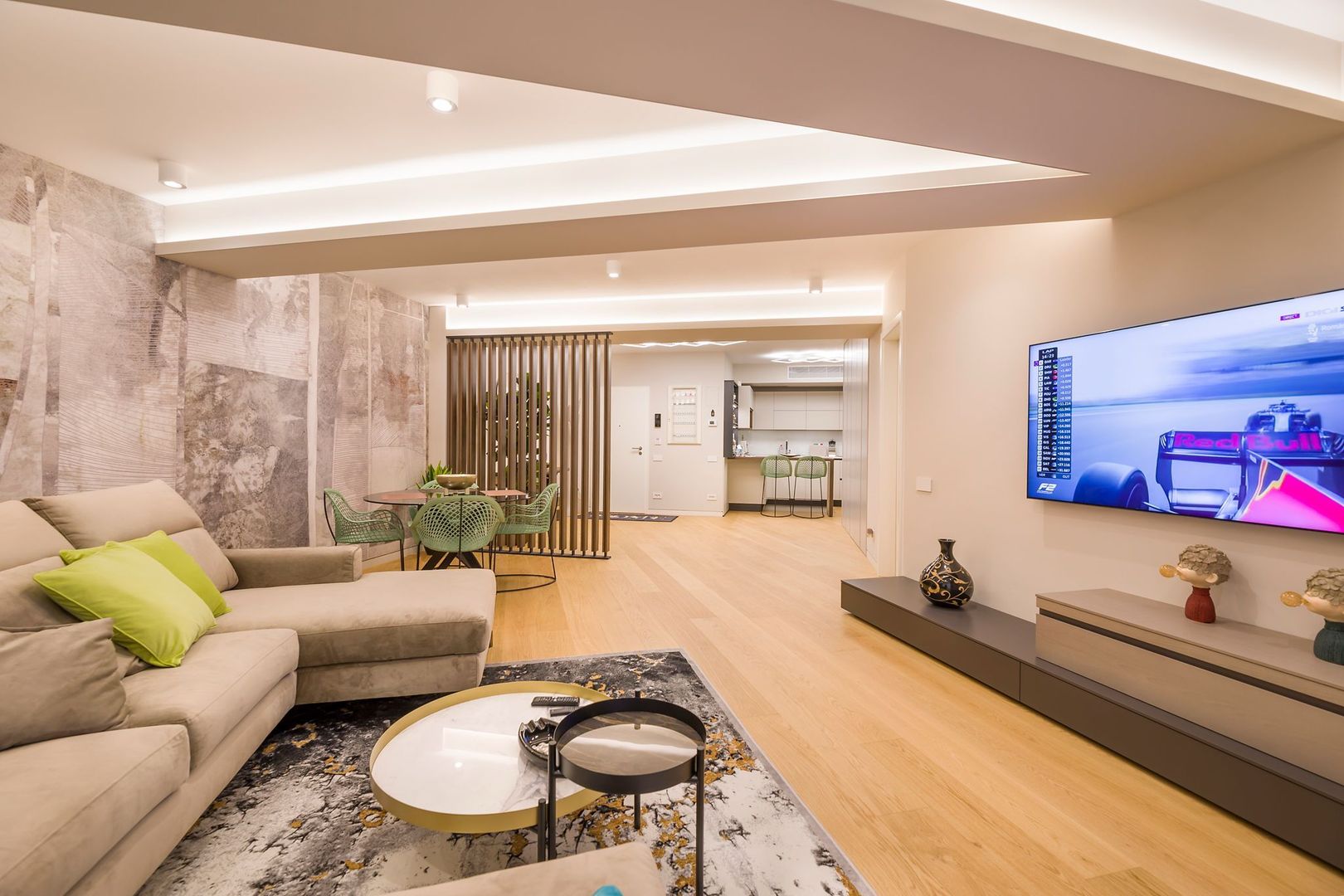 Apartament deosebit 4 camere complet mobilat si loc de parcare inclus - Poză 1