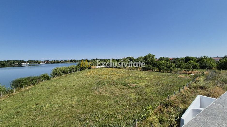 Priveliste spre lac! - Poză 2