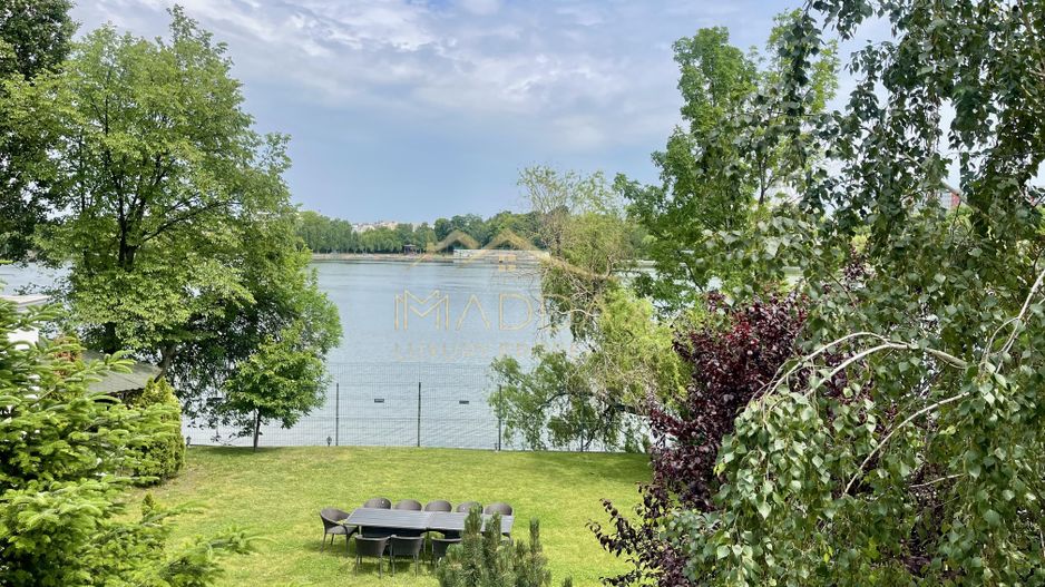 Impressive Villa *1500 SQM usable* 2613 SQM land / Open to the lake - Poză 37