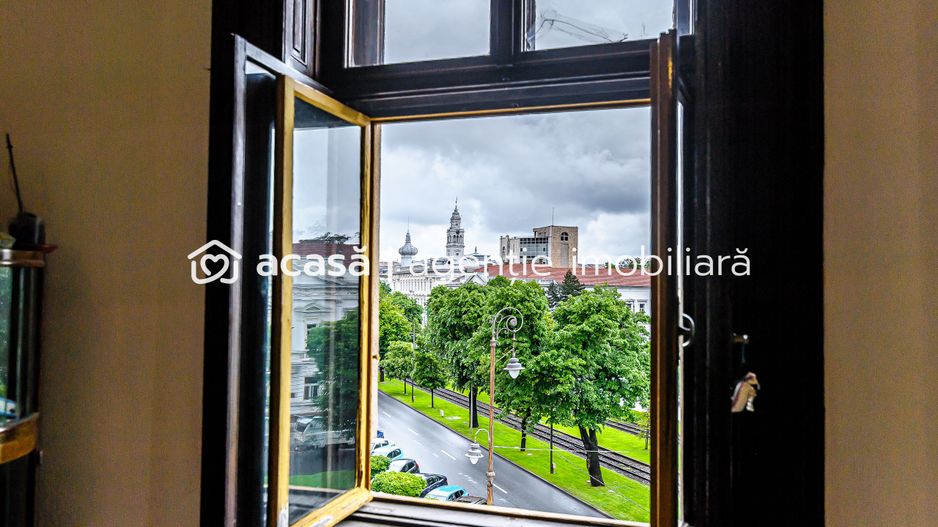 VÂNDUT! Apartament de 138 mp, Revoluției, Arad, - Poză 3
