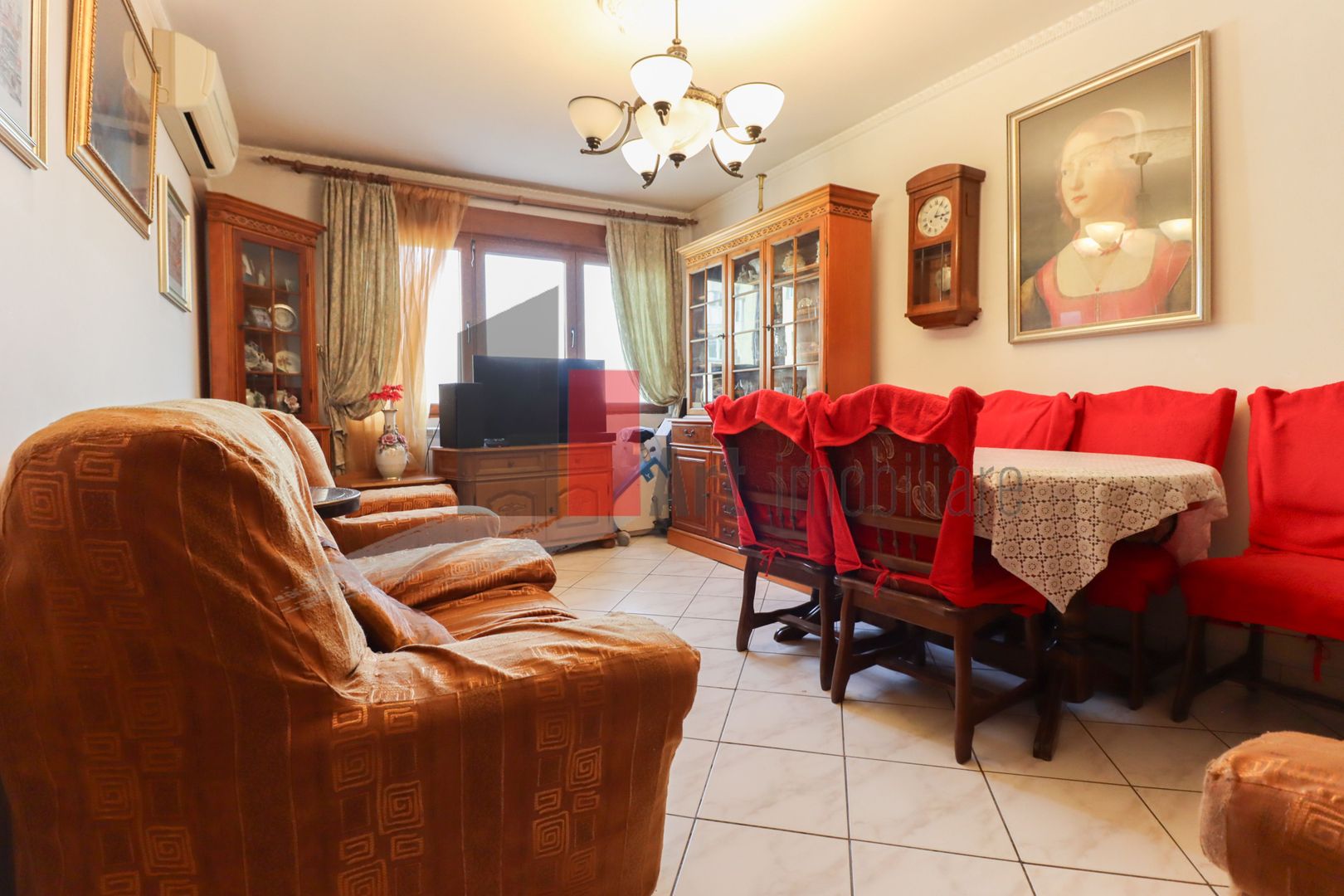 Apartamentul "SUPERMETO", BLOC STRADAL, REABILITAT - Poză 1