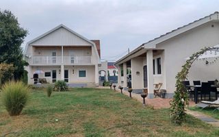 Casa deosebita de vanzare - Poză 1