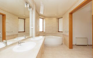 Chirie, casă, 7 camere, str. Galbena, Centru - Poză 12