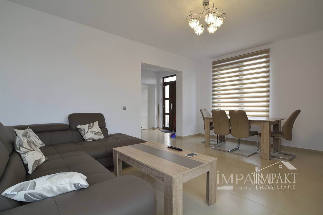 Casa cuplata cu 6 camere si curte in cartierul Intre lacuri. - Poză 2