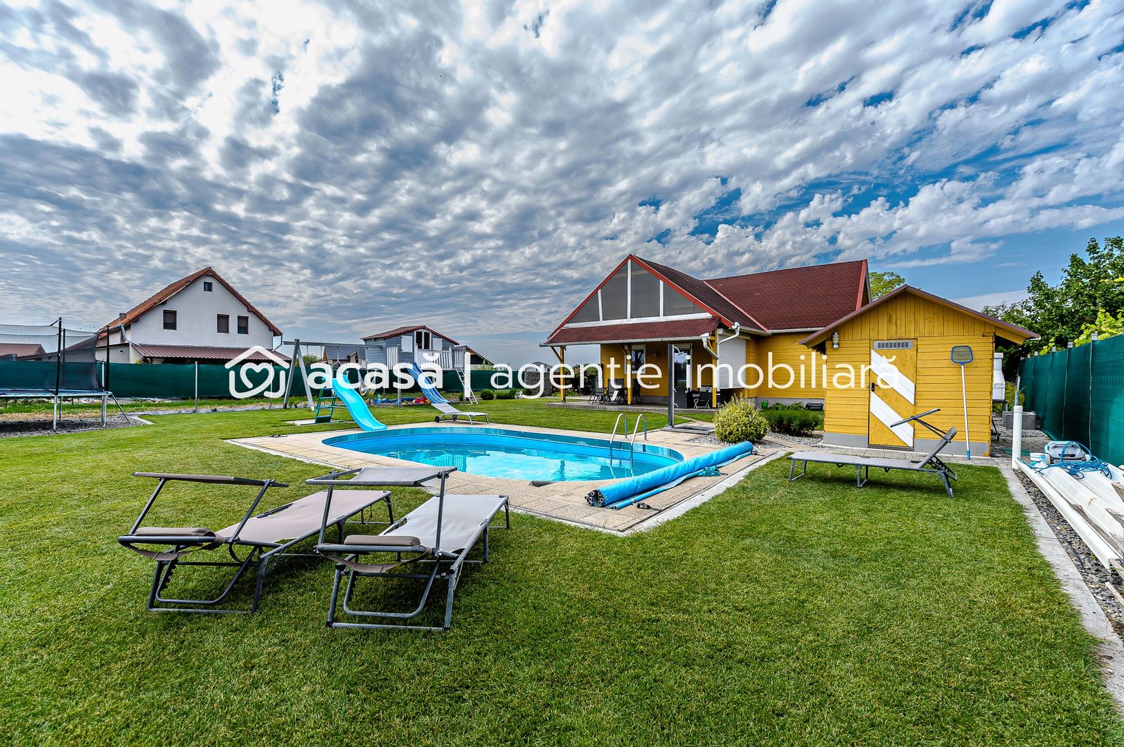 Casa de Lemn cu Piscina si Gradina Impecabila in Vladimirescu! - Poză 1