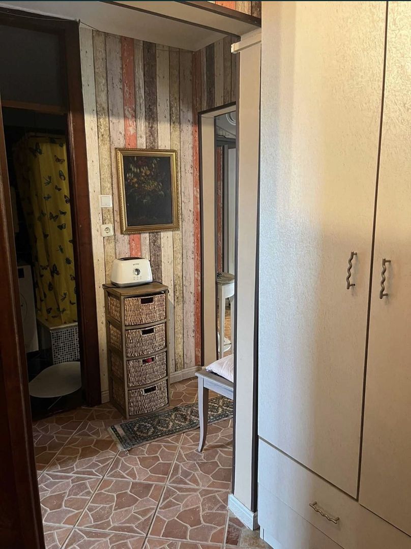 De vanzare apartament cu 3 camere - Poză 4