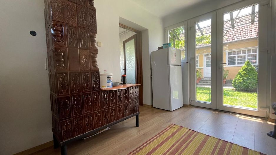 Oază de liniște aproape de Oradea | Casă renovată cu grădină și garaj - Poză 4