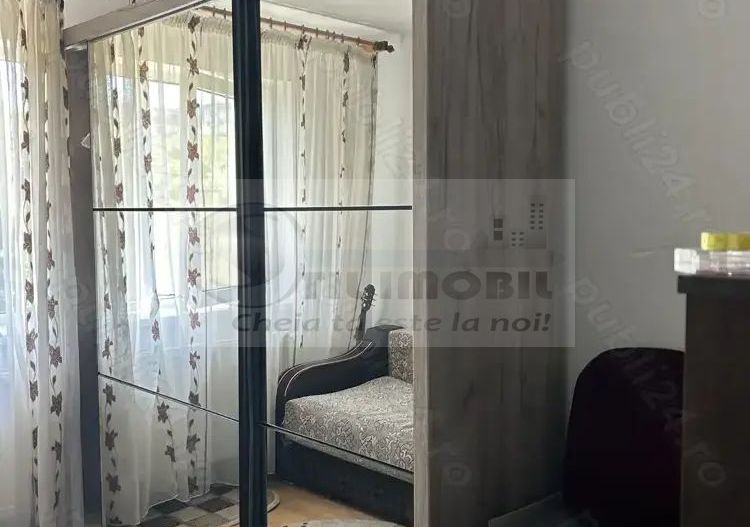 Ap cu 3 camere în Păcurari,izolat+geam la baie 108.000 euro negociabil - Poză 2