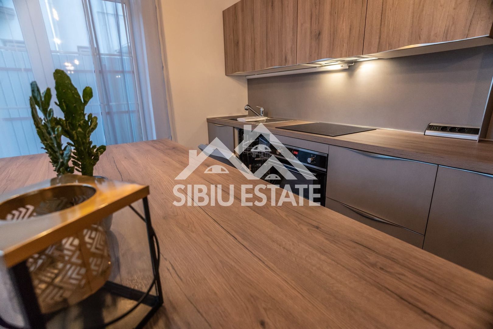 Apartament de inchiriat 3 camere cu grădină-Zona Calea Cisnadiei - Poză 3