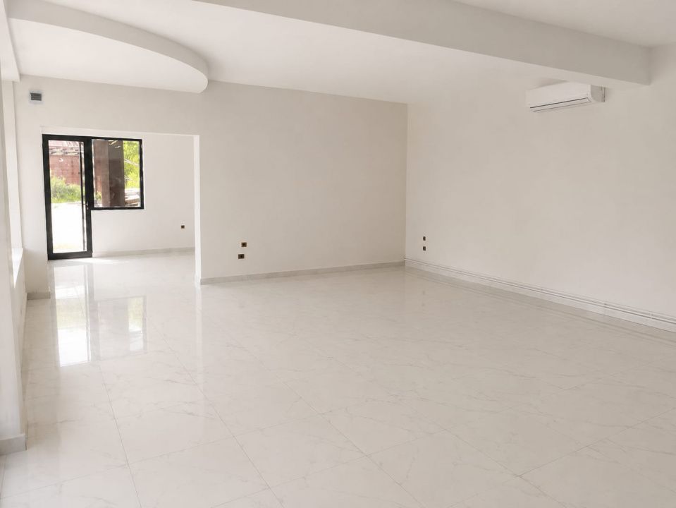 DE INCHIRIAT - renovat - parter si etajul 1 - stradal - Poză 6