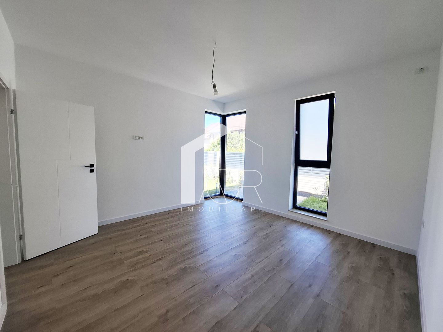 Casa cu 4 camere de vanzare, Bucov, Mica Roma - Poză 10