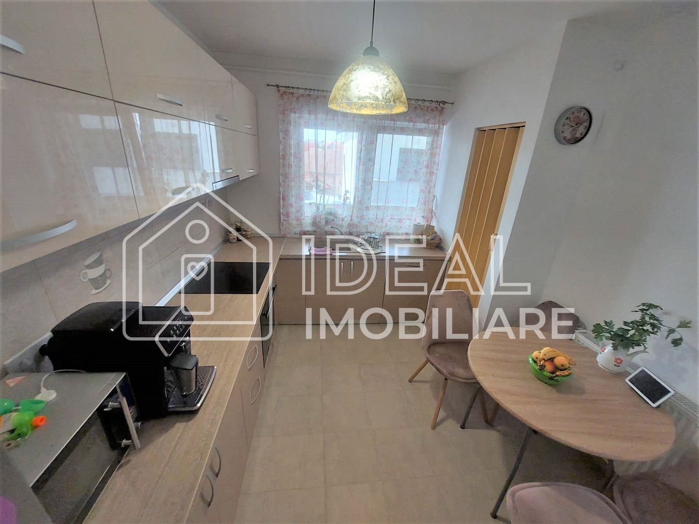 Apartament cu 4 camere in Selimbar, zona Pictor Brana - Poză 2