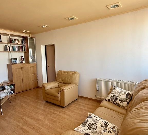 DE VANZARE | APARTAMENT 2 CAMERE | 1 MAI - Poză 3