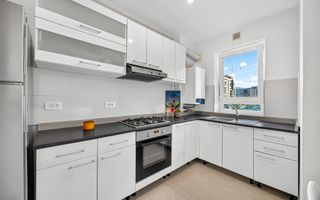 Studio modern | Kasper Coresi | Parcare & boxă - Poză 8