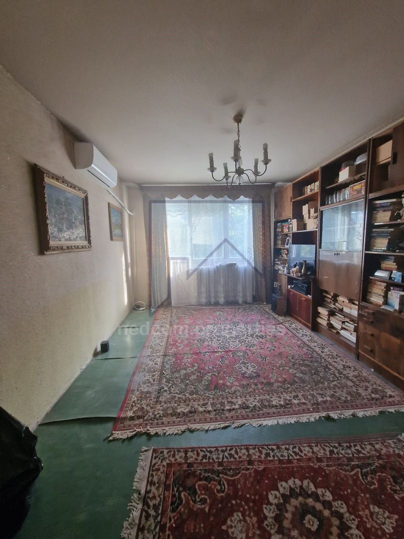 Vanzare apartament 4 camere Drumul Taberei - Poză 1