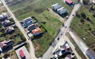 De vanzare 4500 mp Teren Miroslava deschidere la strada principala - Poză 1