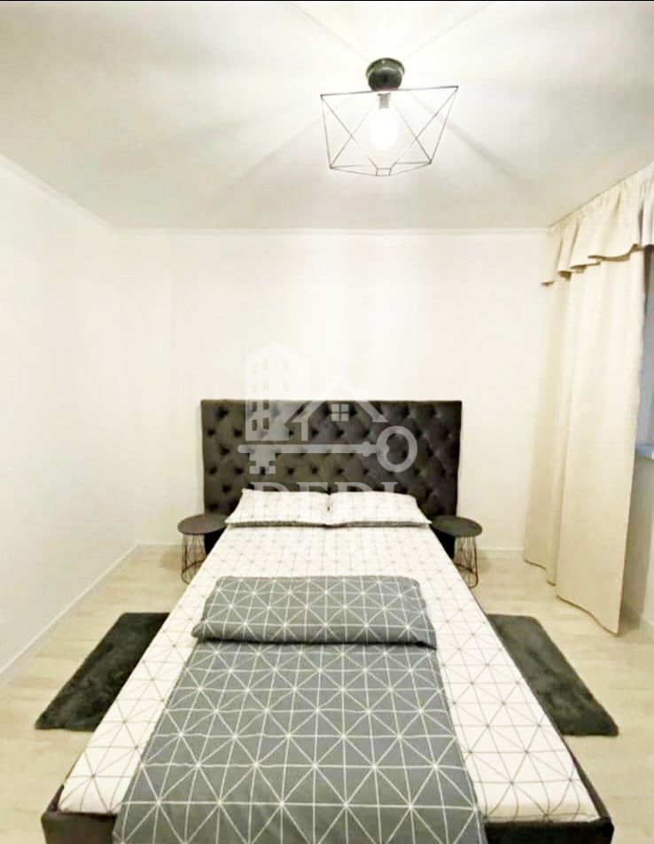 Apartament de vânzare cu 3 camere în zona Rogerius, Oradea - Poză 4