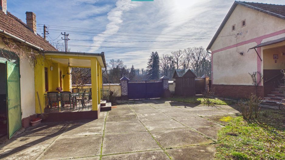 Casa din caramida si teren 1316 mp - Savarsin - Poză 1