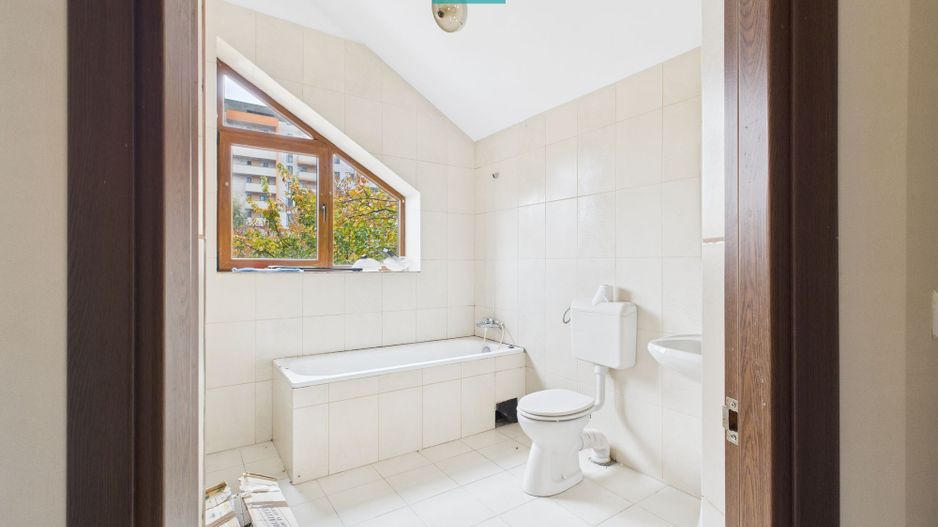 Casă  spațioasă cu 5 camere, Aradului - Poză 27